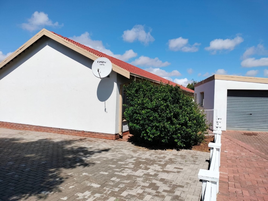 To Let 2 Bedroom Property for Rent in Uitsig Free State